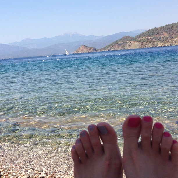 celebrity feet pictures from Hatice Sendil Feet (4 photos) .