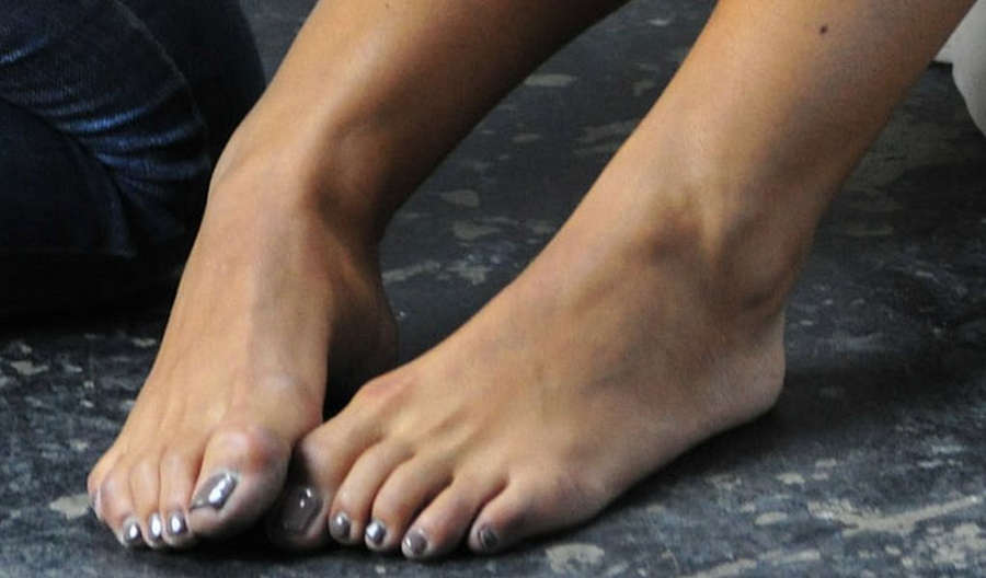 Frankie Bridge Feet