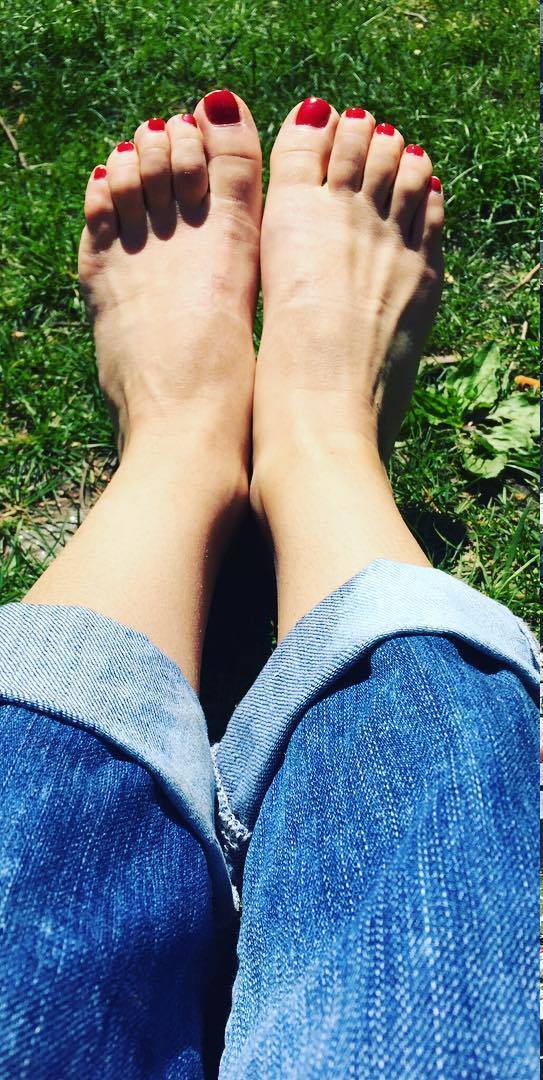 Stephanie Tsoflias Feet