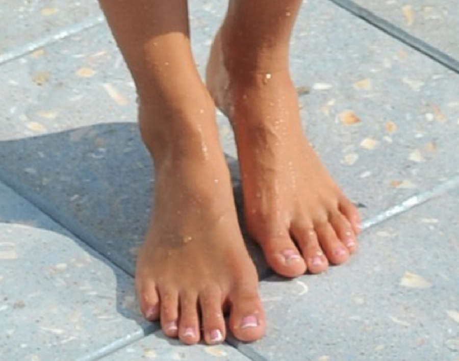 Leilani Dowding Feet