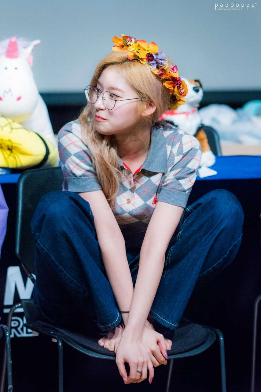 Sana Minatozaki Feet