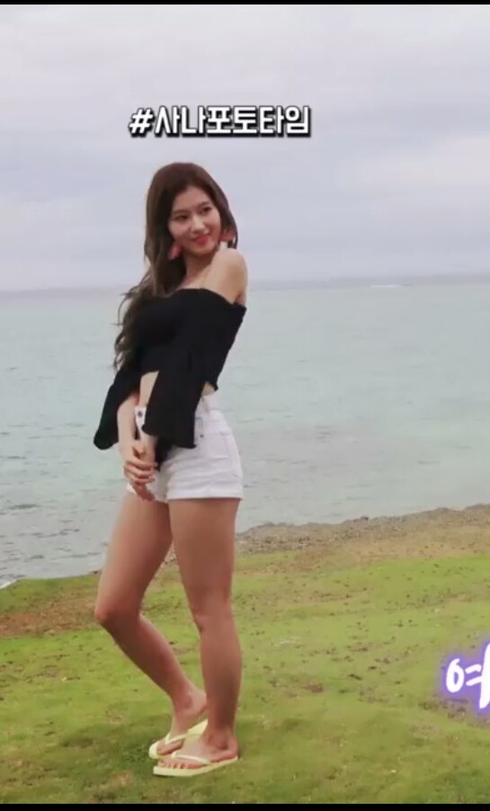 Sana Minatozaki Feet