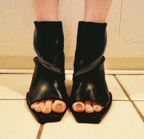 Allison Scagliotti Feet (22 photos) - celebrity-feet.com