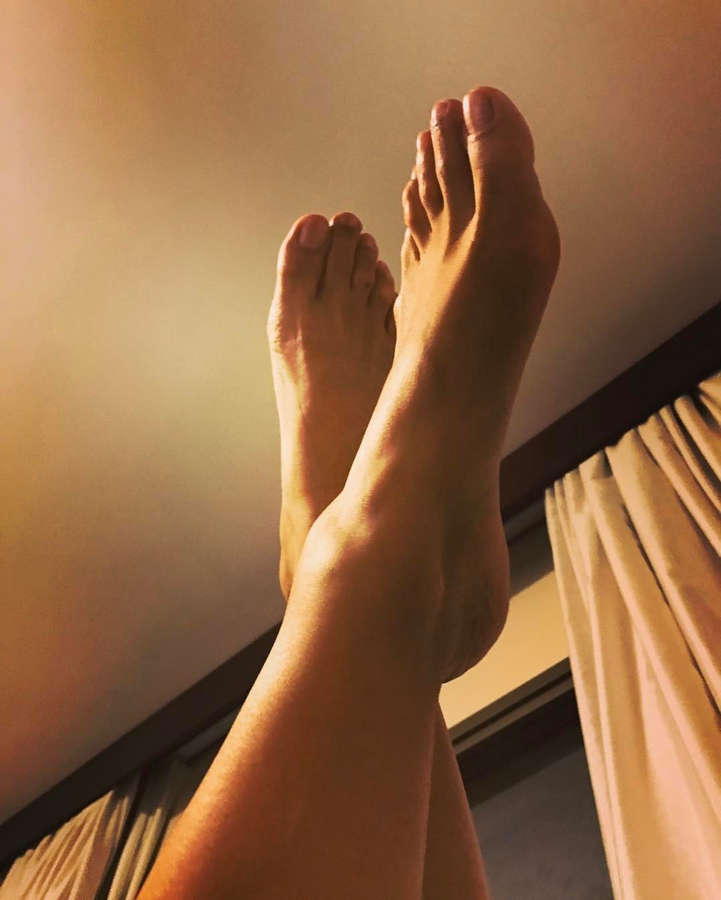 Emanuelle Araujo Feet
