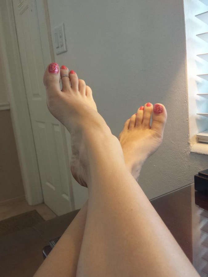 Vicky Vixx Feet