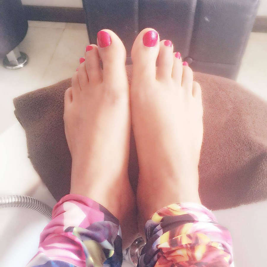 Dhansika Feet