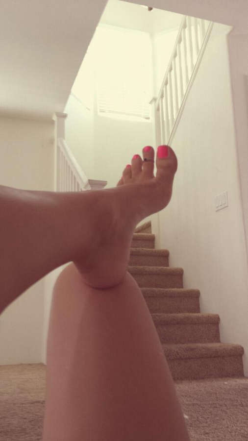 Jessica Synafreski Feet