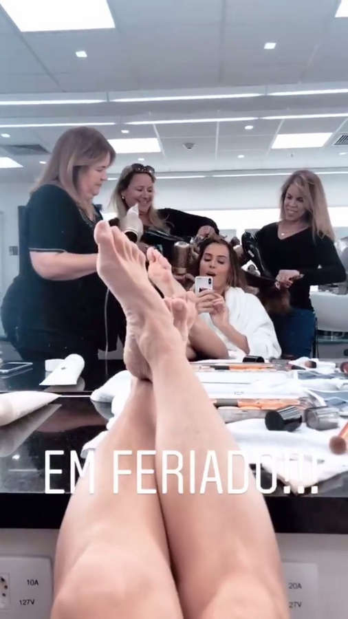 Deborah Secco Feet