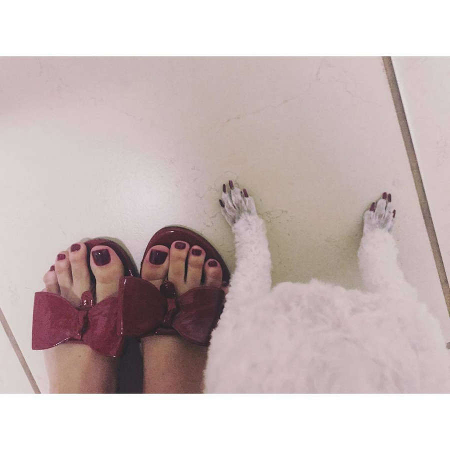 Camila Albino Feet