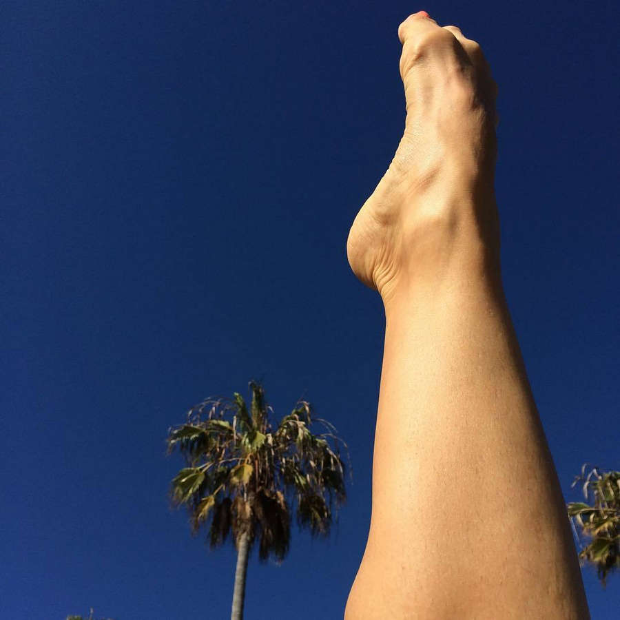 Alexis Carra Feet