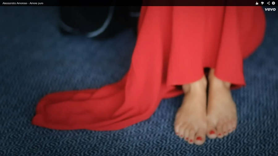 Alessandra Amoroso Feet