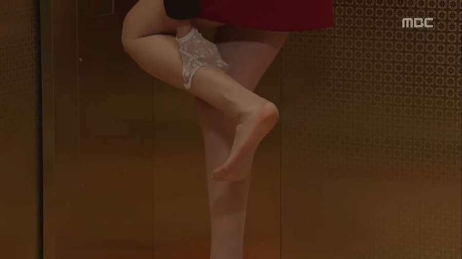 Yeon Hee Lee Feet