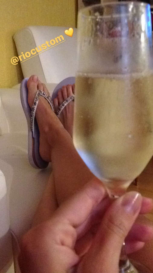 Veronica Zardo Feet