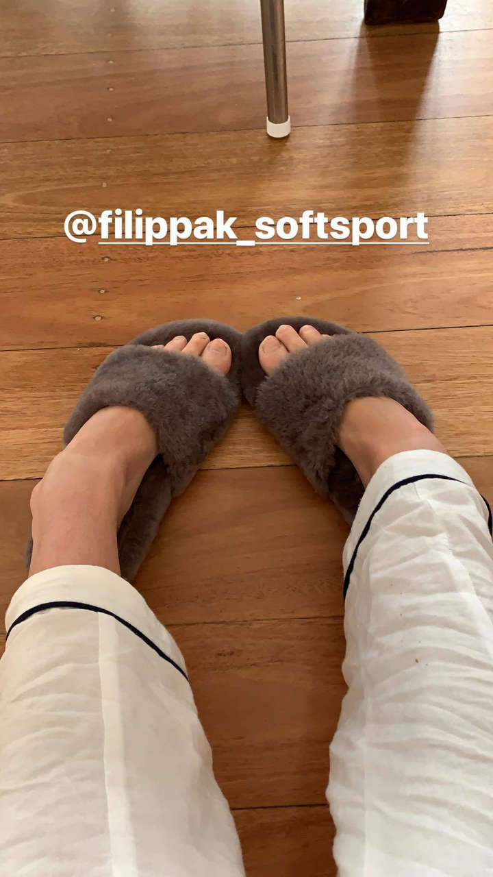 Phoebe Tonkin Feet