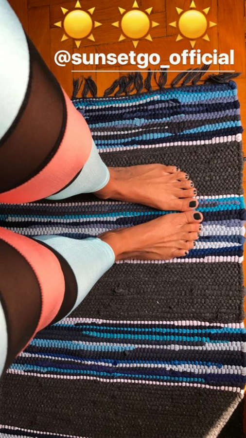 Evangelia Tsiorlida Feet