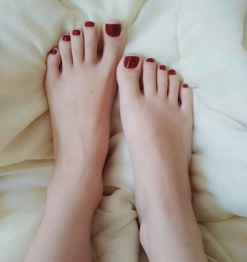 celebrity feet pictures from Rebecca Frances Feet (54 photos) .