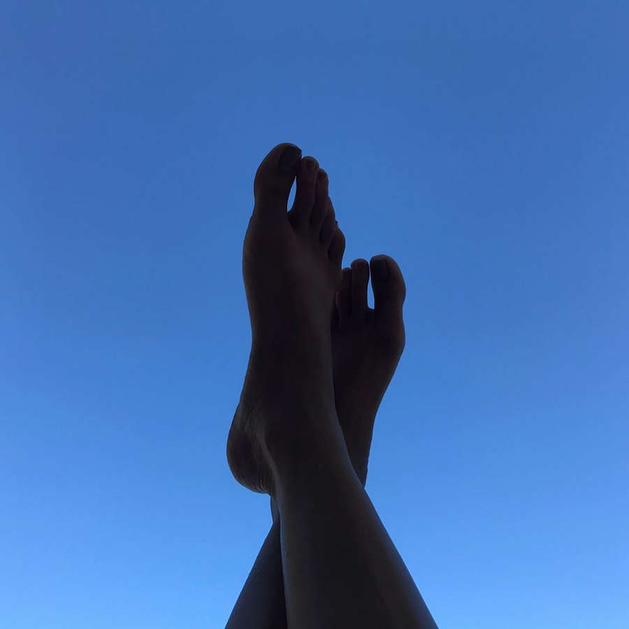 Dawn Lyen Gardner Feet