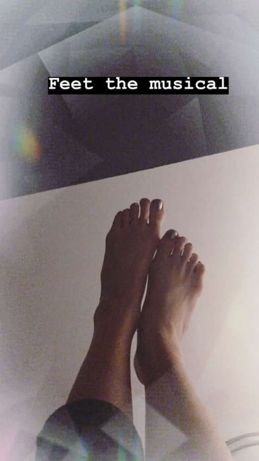 Ivy Levan Feet