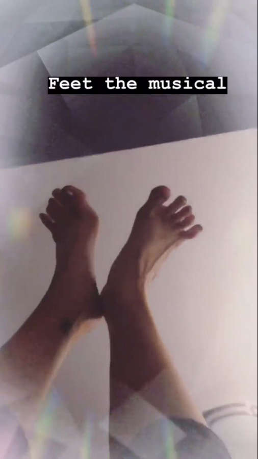Ivy Levan Feet