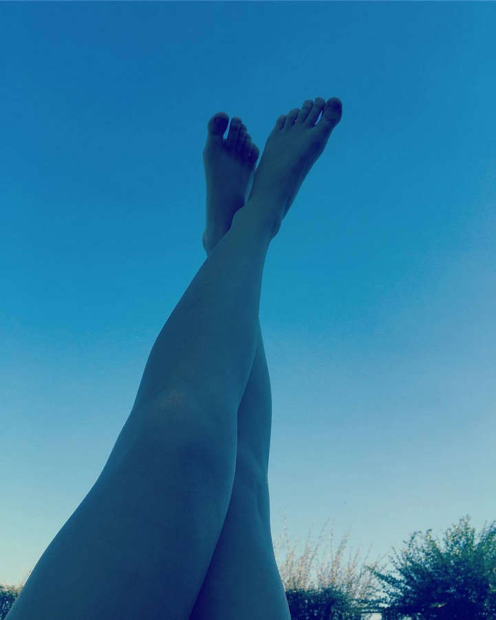 Laura Esquivel Feet