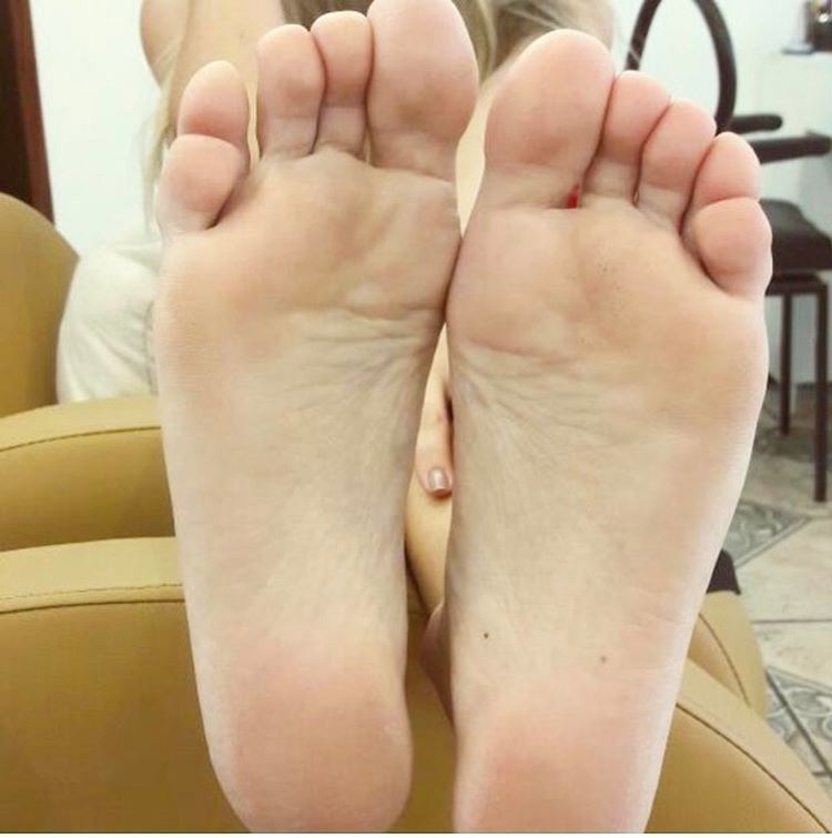 Mel Ravasio Feet