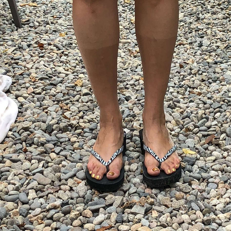 Elizabeth Espinosa Feet