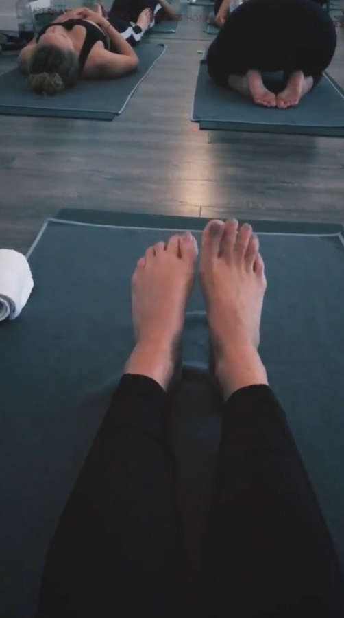 Jessica Lowndes Feet