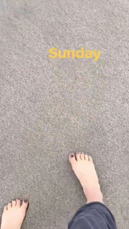 Jenna Fischer Feet