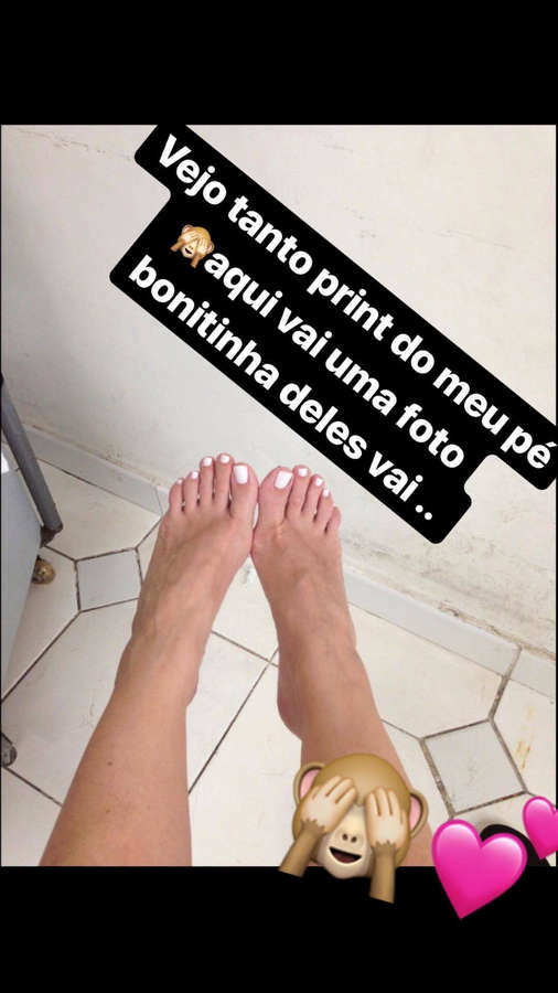 Dani Calabresa Feet