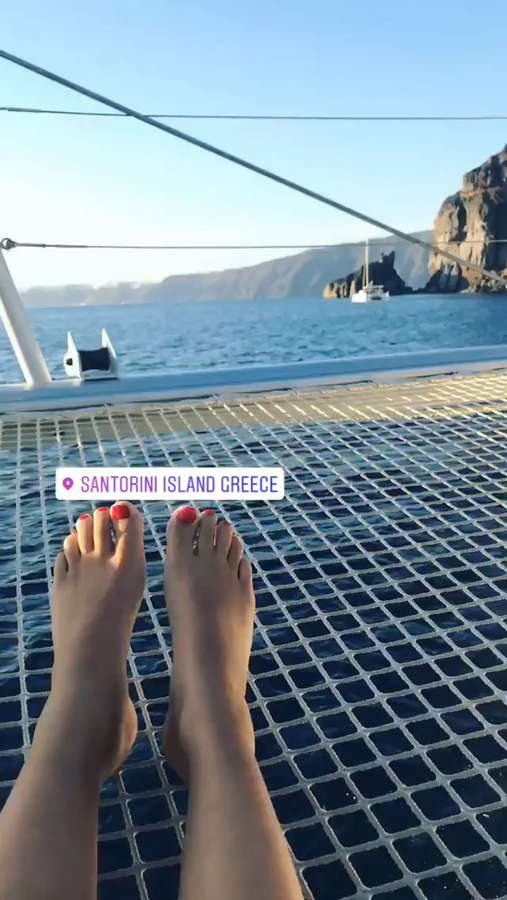 Alma Feet