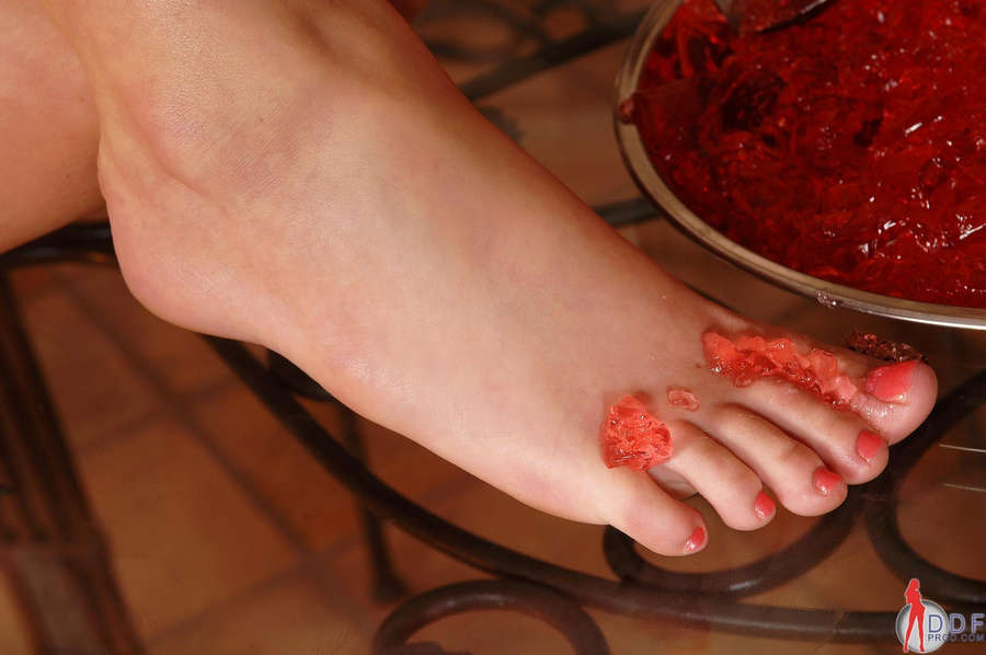 Antonia Feet