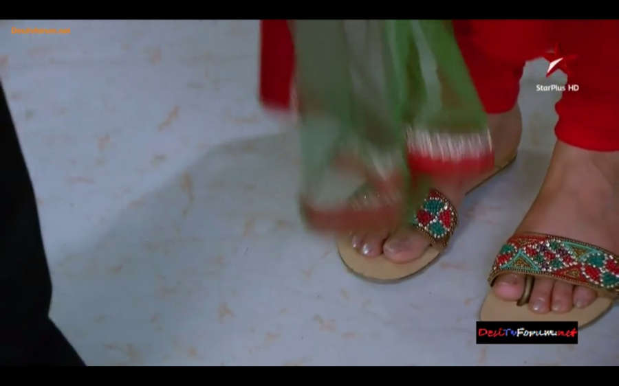 Hina Khan Feet
