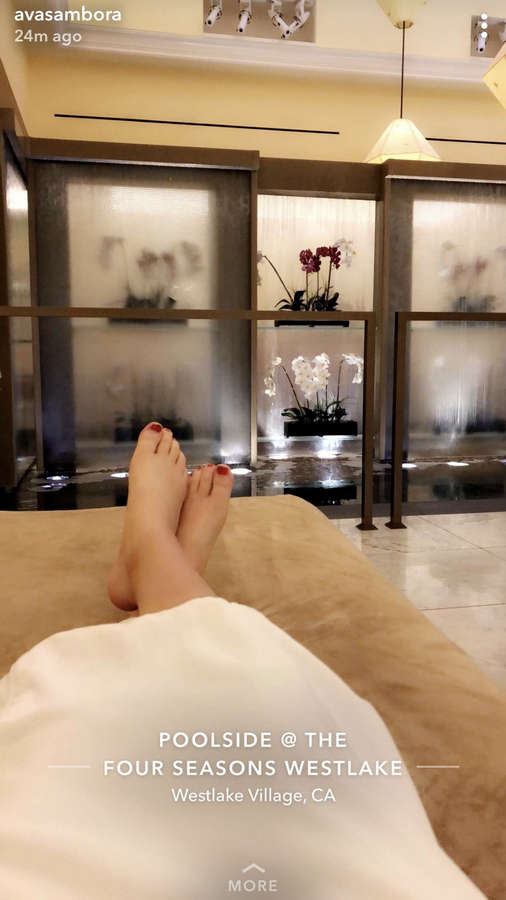Ava Sambora Feet