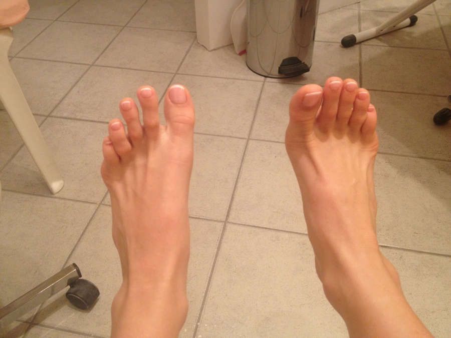 Aleska Diamond Feet