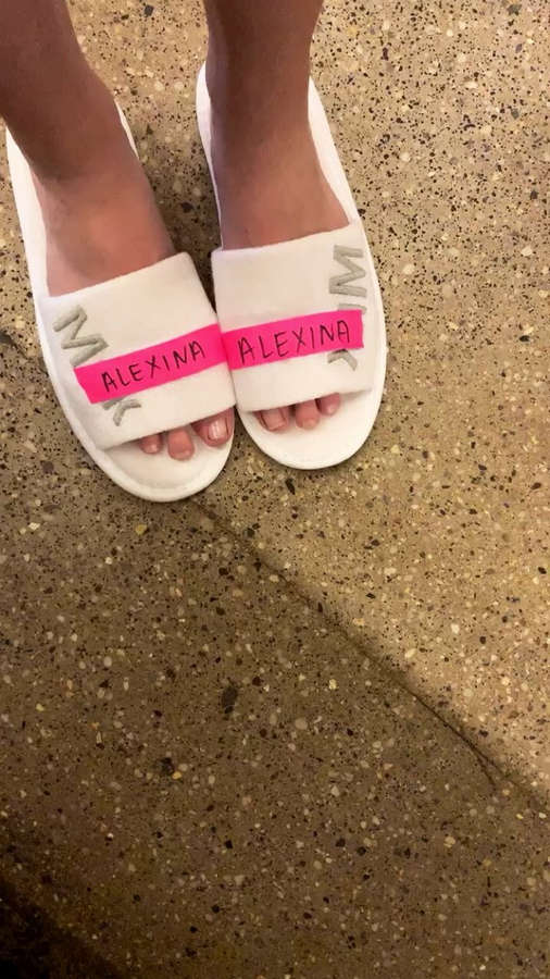 Alexina Graham Feet