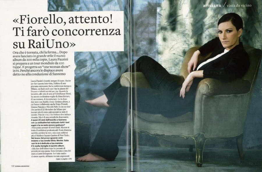 Laura Pausini Feet