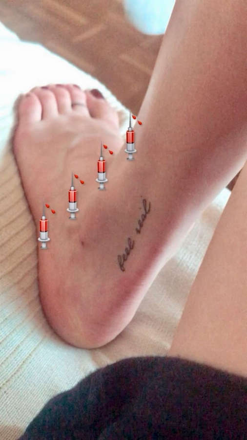 Maria Pedraza Feet