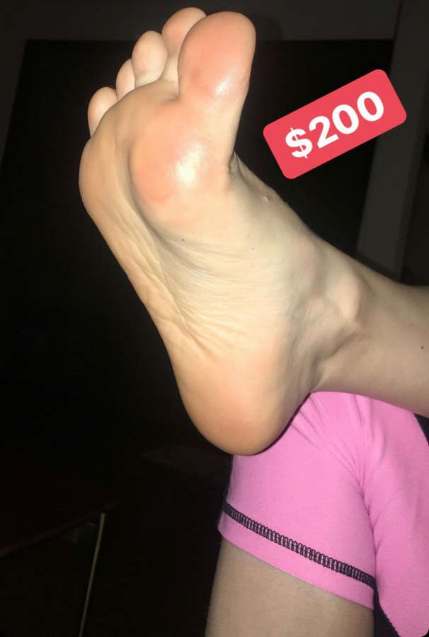 Nicole Aimee Schreiber Feet