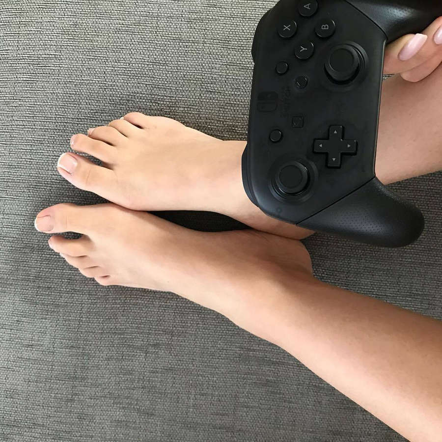 Anny Aurora Feet