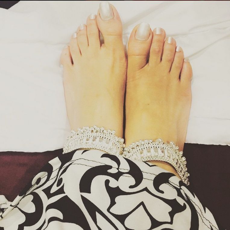 Sara Khan Feet