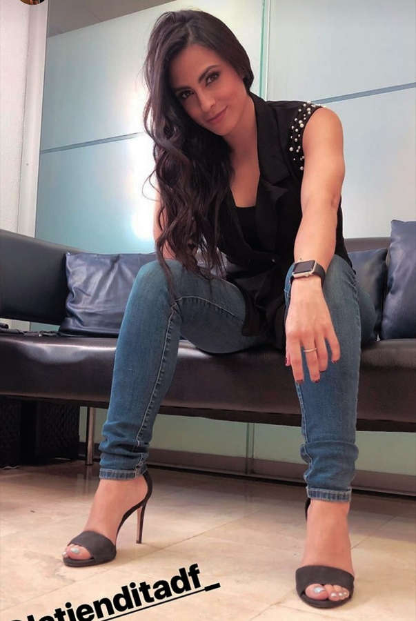 Valeria Sevillano Marin Feet