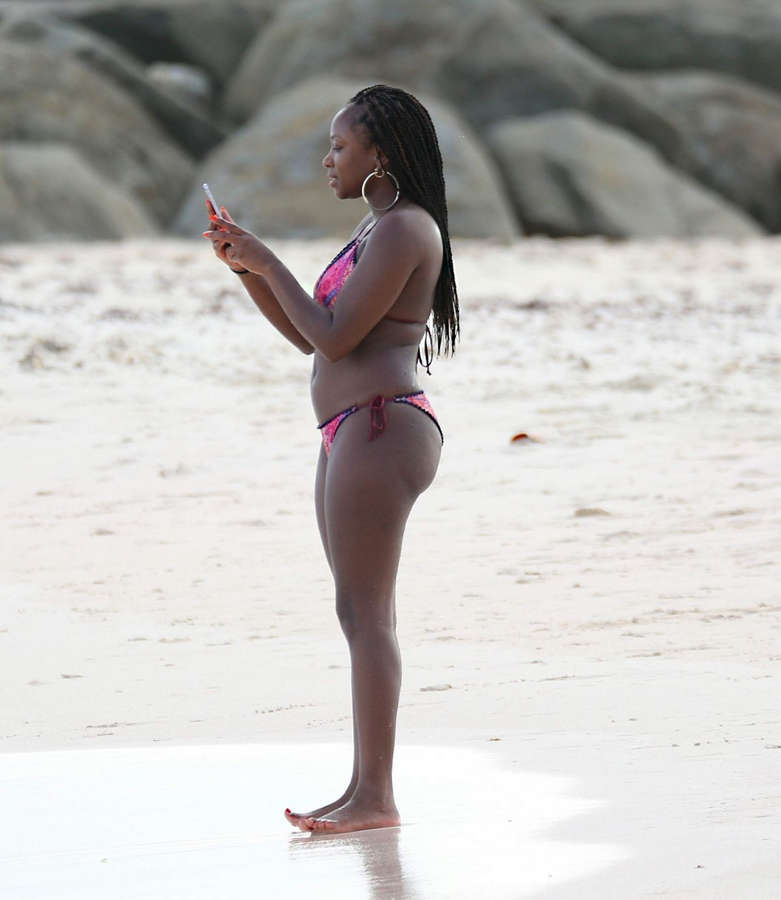 Naturi Naughton Feet