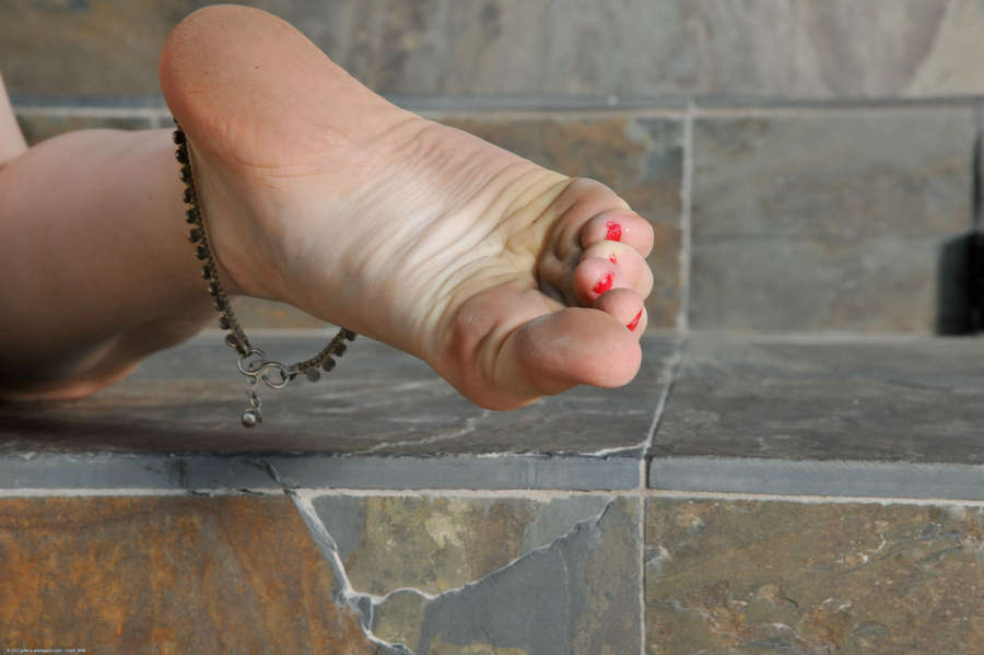 Sensi Pearl Feet (9 pictures) - celebrity-feet.com