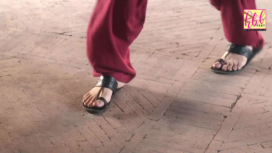 Yumna Zaidi Feet