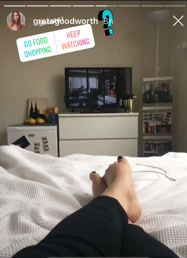 Greta Short Feet