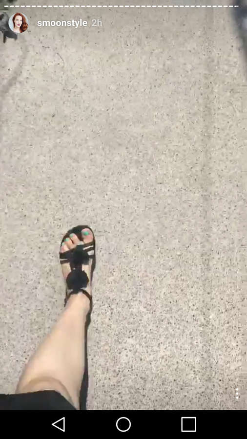 Simone Simons Feet
