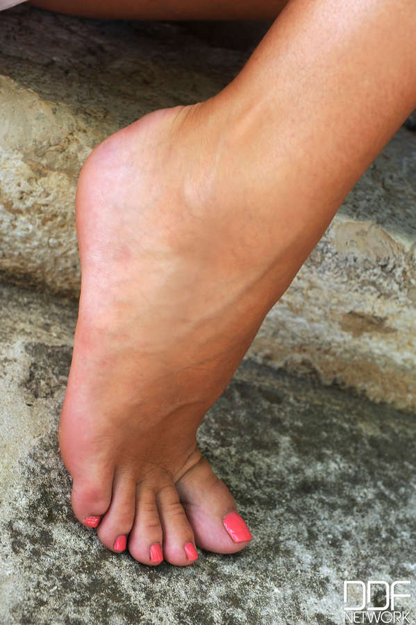 Danielle Maye Feet