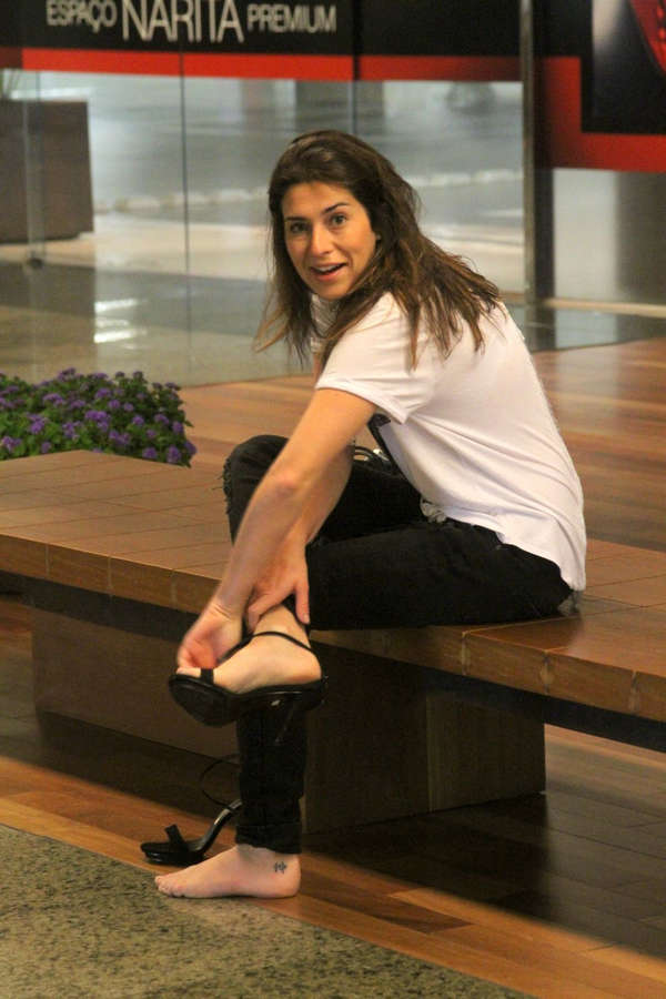 Fernanda Paes Leme Feet