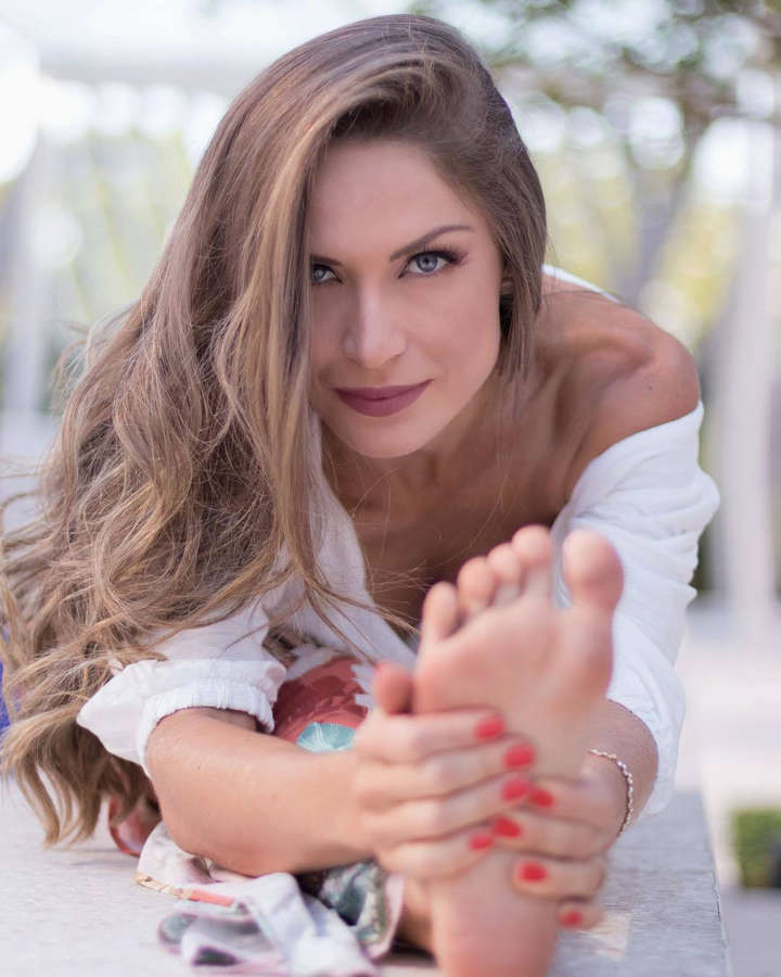 Renata Davila Feet