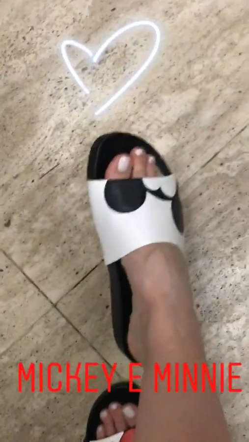 Dani Calabresa Feet